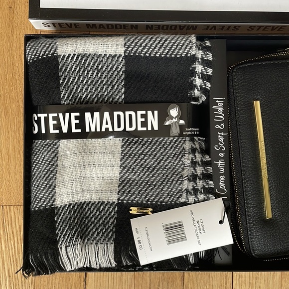 Steve Madden Scarf and Wallet Set - Picture 4 of 4